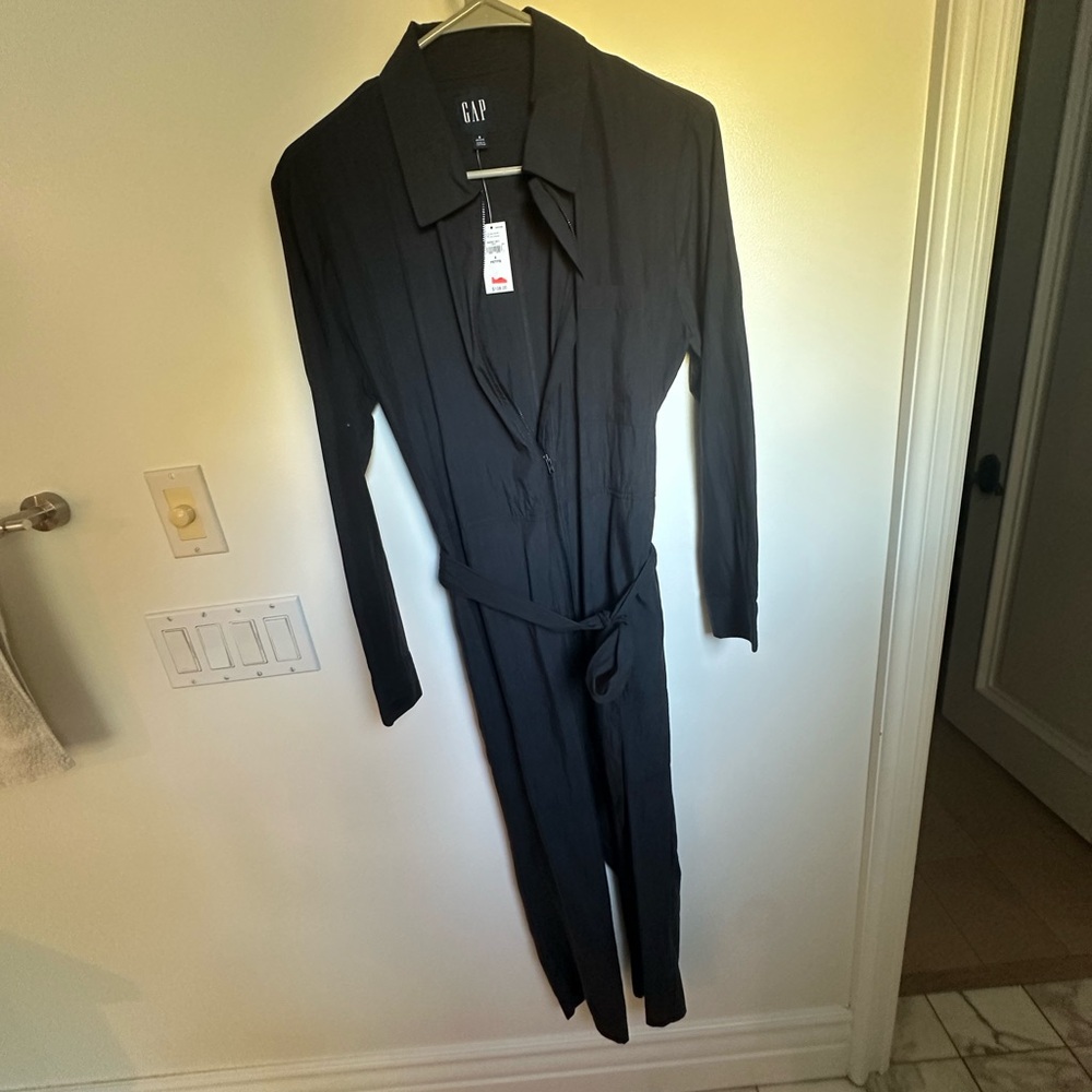 NWT Gap Jumpsuit size 6 petite